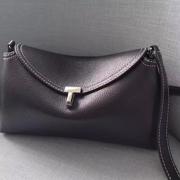 T-Lock grained-leather clutch - Picture 2 of 6